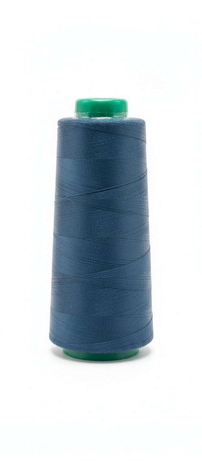 Hilo Azul Petróleo 40/2 - Lama 2000 yd #283 en cono grande con base verde, ideal para costura profesional y manualidades textiles.