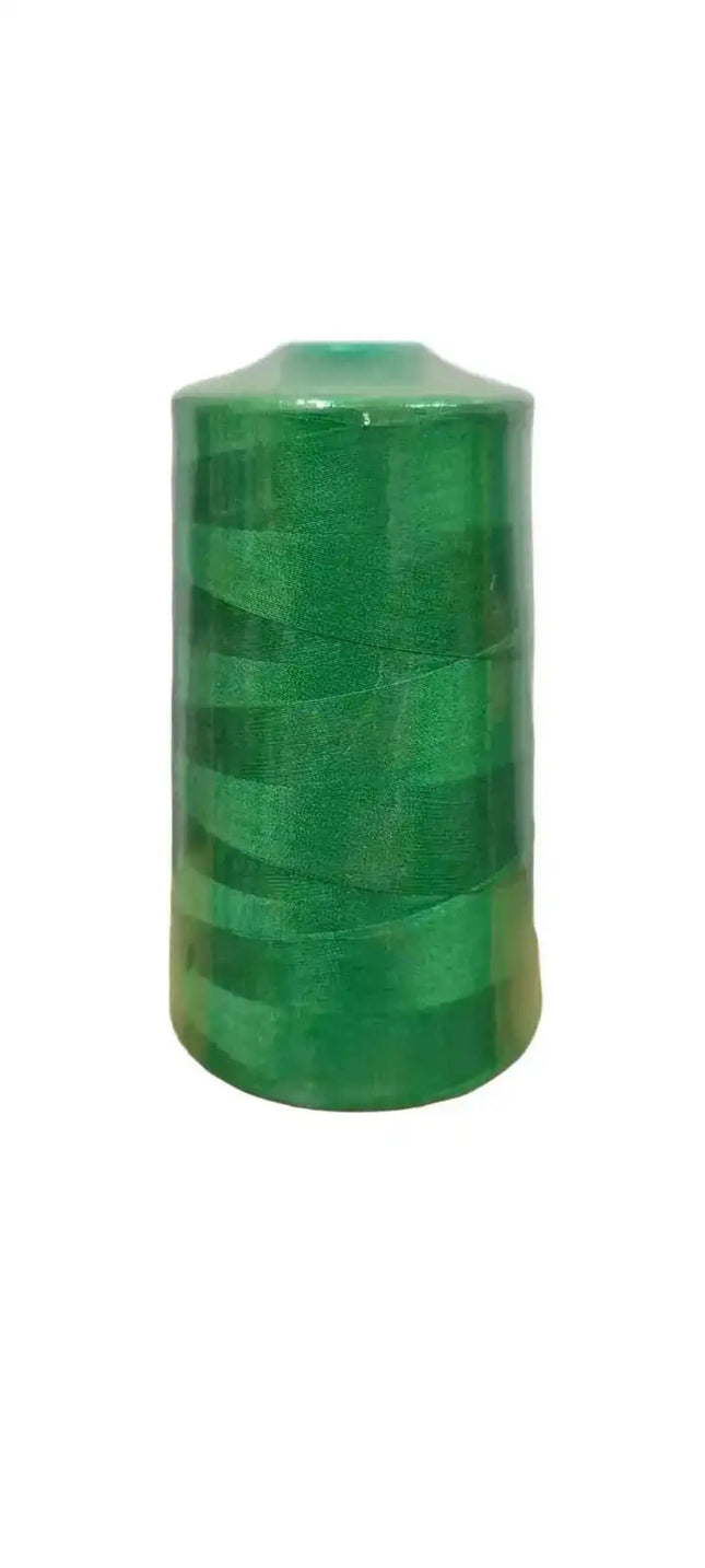 Hilo Overlock Verde de 150g Lama #390 para costura y confección. Ideal para proyectos creativos con acabado profesional y resistente.