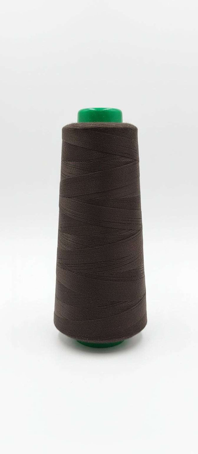 Hilo de coser Lama café moro de 2000 yardas calibre 40/2 con carrete verde. Ideal para costura profesional y manualidades textiles.