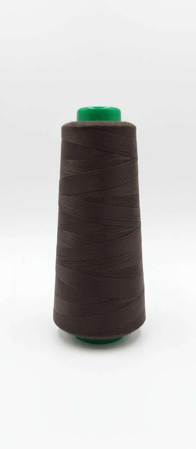 Hilo de coser Lama café moro de 2000 yardas calibre 40/2 con carrete verde. Ideal para costura profesional y manualidades textiles.