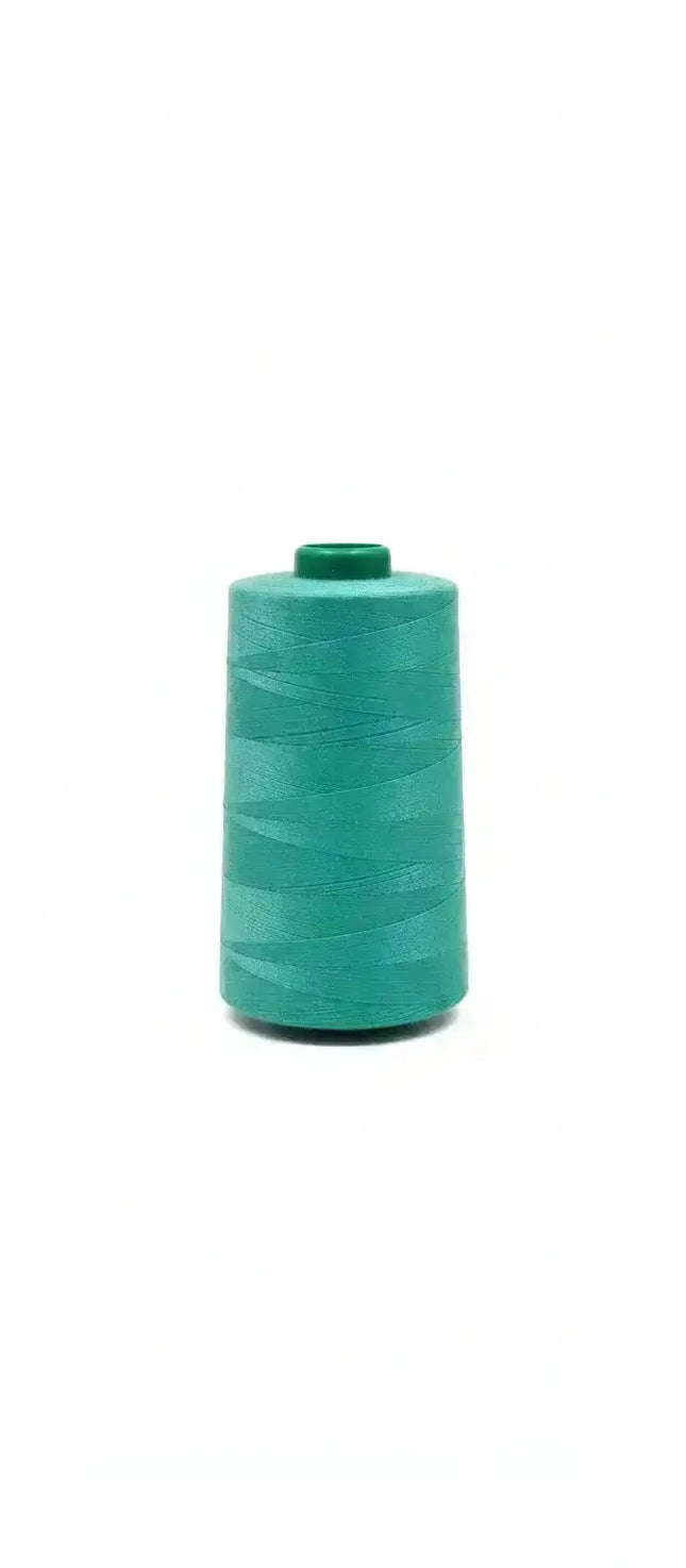 Hilo Lama Verde Turquesa Profesional de 2000 yardas en cono grande. Ideal para costura industrial y doméstica con alta resistencia y durabilidad.