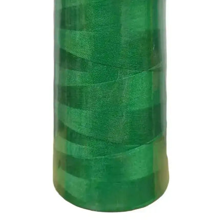 Hilo Overlock Verde de 150g Lama #390 para costura y confección. Ideal para proyectos creativos con acabado profesional y resistente.