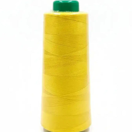 Hilo de coser amarillo 40/2 de 2000 yardas Lama con acabado brillante y núcleo verde, ideal para costura profesional y manualidades duraderas.