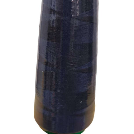 Hilo de costura azul marino Lama 2000 yardas 40/2, ideal para confección profesional y manualidades. Acabado resistente y color intenso.