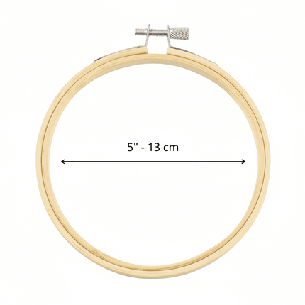 Bastidor de Bambú para Bordado N°5 de 13 cm con tornillo metálico ajustable. Herramienta esencial de mercería en Tiendas Lupe Chile.
