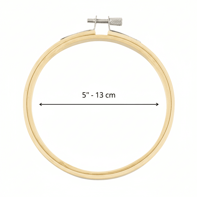 Bastidor de Bambú para Bordado N°5 de 13 cm con tornillo metálico ajustable. Herramienta esencial de mercería en Tiendas Lupe Chile.