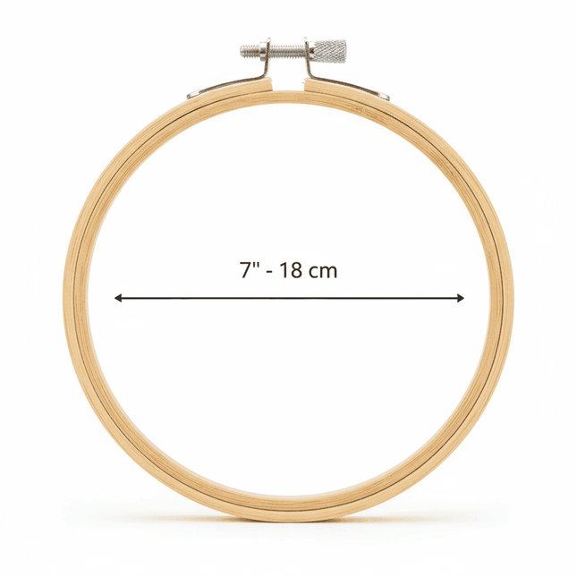 Bastidor de bambú N°7 de 18cm de diámetro con tornillo metálico ajustable. Perfecto para emprendimientos y bordado profesional en Chile.