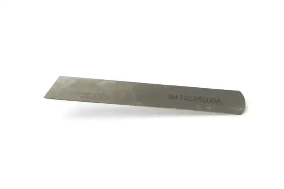 Cuchillo Inferior para Overlock Juki Ref. B-4122-352-00A repuesto máquina de coser — Tiendas Lupe Chile Imagen principal del producto
