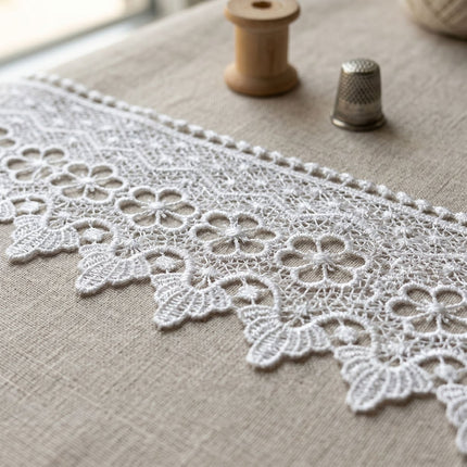 Encaje de Guipur Ancho con Flores Festoneado Blanco — Tiendas Lupe