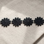 Flor Negra Grande – Aplicación Decorativa para Costura y Pasamanería en Chile - Tiendas Lupe