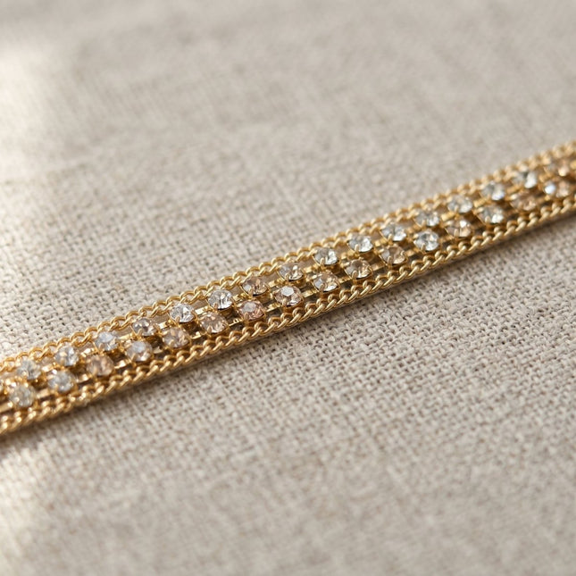 Galón de Strass y Pedrería con Cadena Dorada — Tiendas Lupe en Chile - Tiendas Lupe
