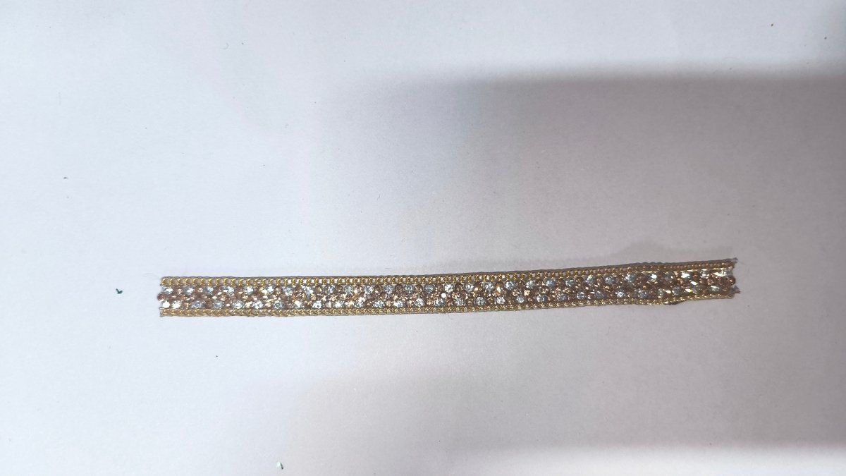 Galón de Strass y Pedrería con Cadena Dorada — Tiendas Lupe en Chile - Tiendas Lupe