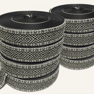 Pasamanería Étnica Gris Acrílica 4.5 cm — Tiendas Lupe en Chile - Tiendas Lupe Imagen principal del producto