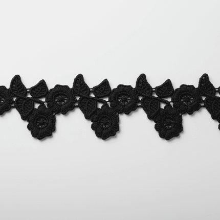 Cinta macramé flor blanca 30 yardas Chile con diseño floral en pasamanería negra ideal para costura y decoración artesanal de alta calidad.