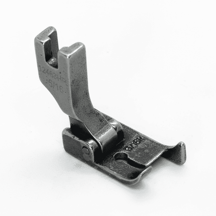 Pie Máquina Recta Guía Derecho - Precisión Costura 12463HR-5/16 en acero, ideal para costuras rectas con control preciso y compatibilidad universal.