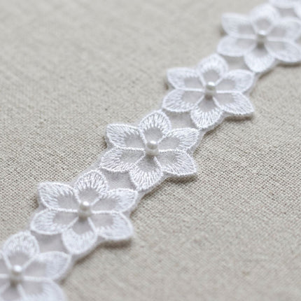Tira de Organza con Flores y Perla Blanca — Tiendas Lupe