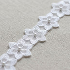 Tira de Organza con Flores y Perla Blanca — Tiendas Lupe