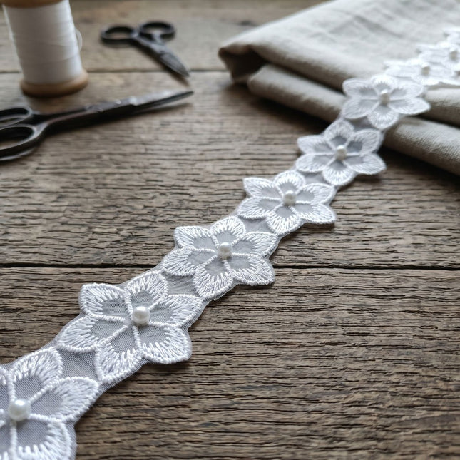 Tira de Perlas sobre Organza Blanca — Tiendas Lupe en Chile - Tiendas Lupe