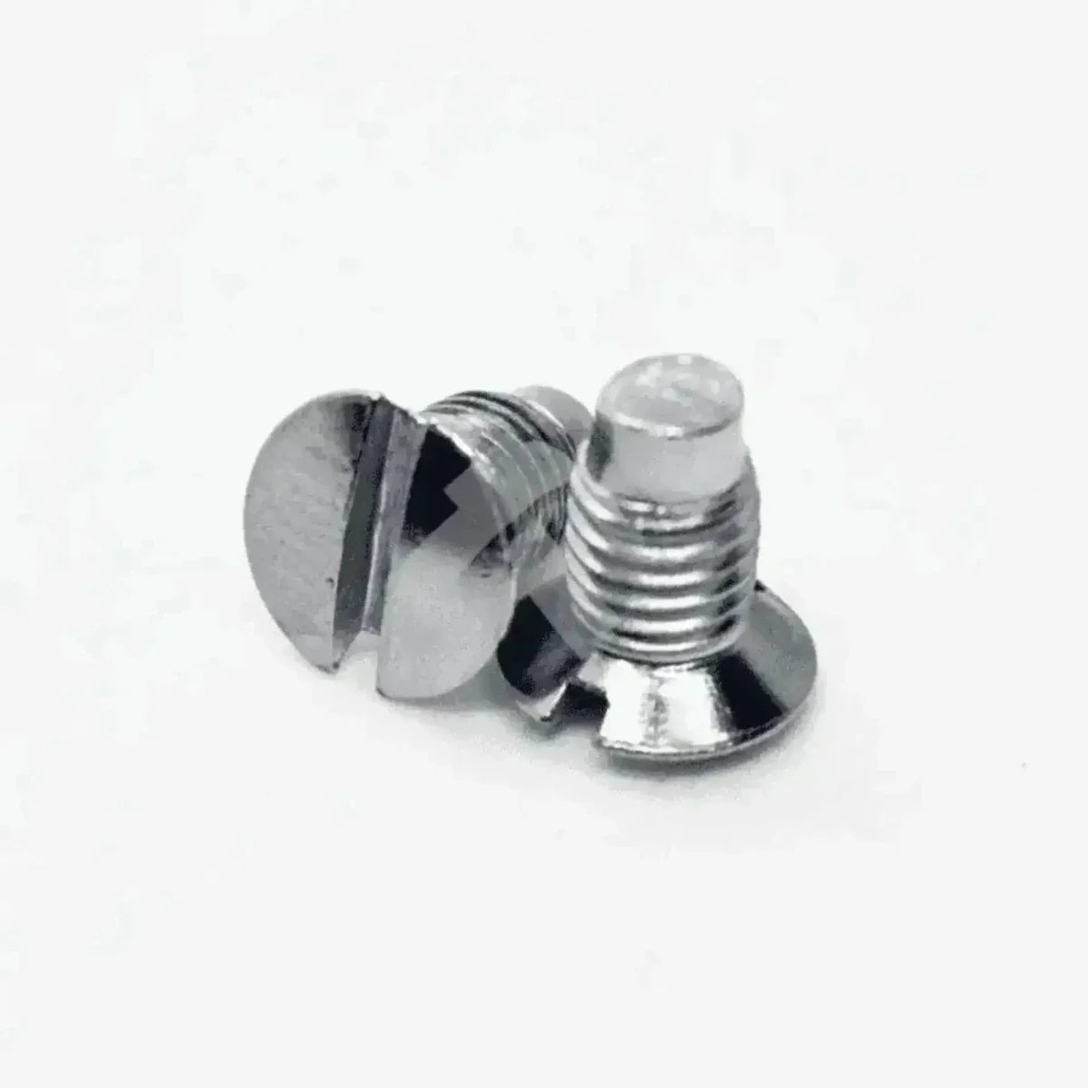 Tornillo de Plancha para Máquina Recta Ref. 691 repuesto máquina de coser — Tiendas Lupe Chile Imagen principal del producto